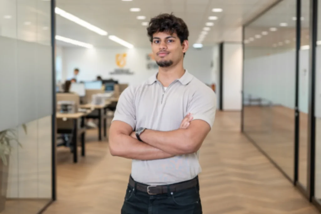 Amar Ritoe op de vloer bij Home of Recruitment